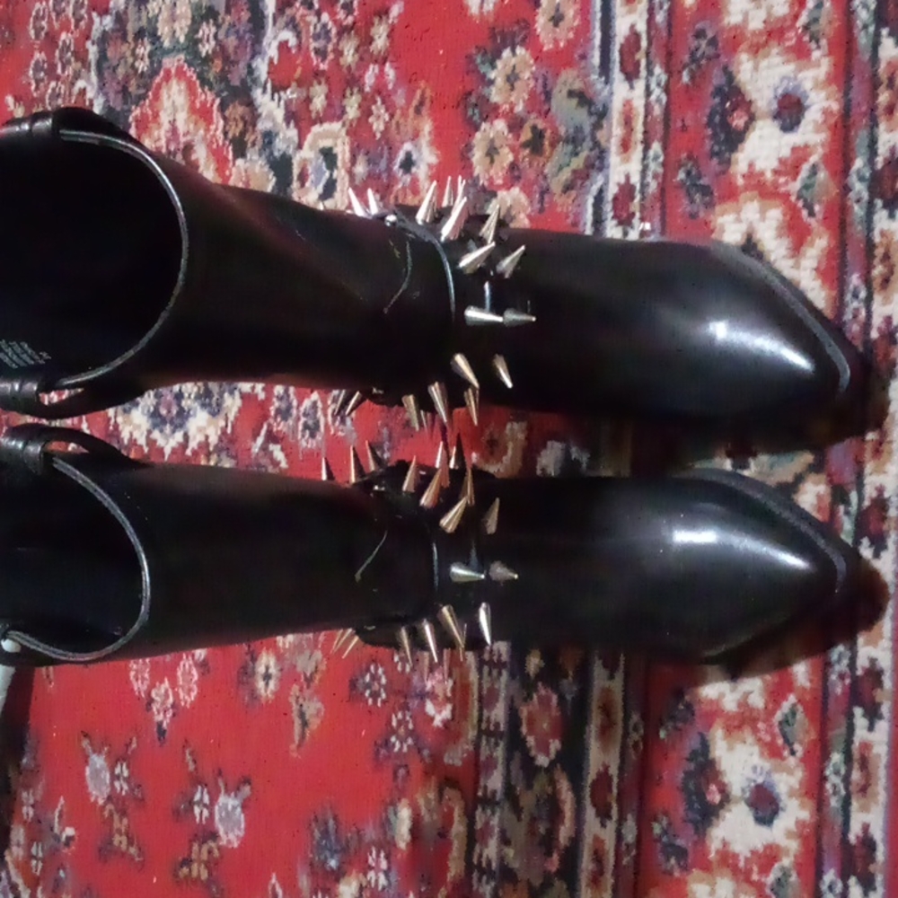 Nwot boots with spiked harness